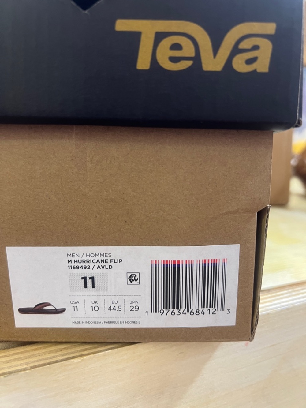 NWT Teva Men’s Hurricane Flip Flop- Gray Footbed w/ Brown/Tan Strap - Picture 2 of 3